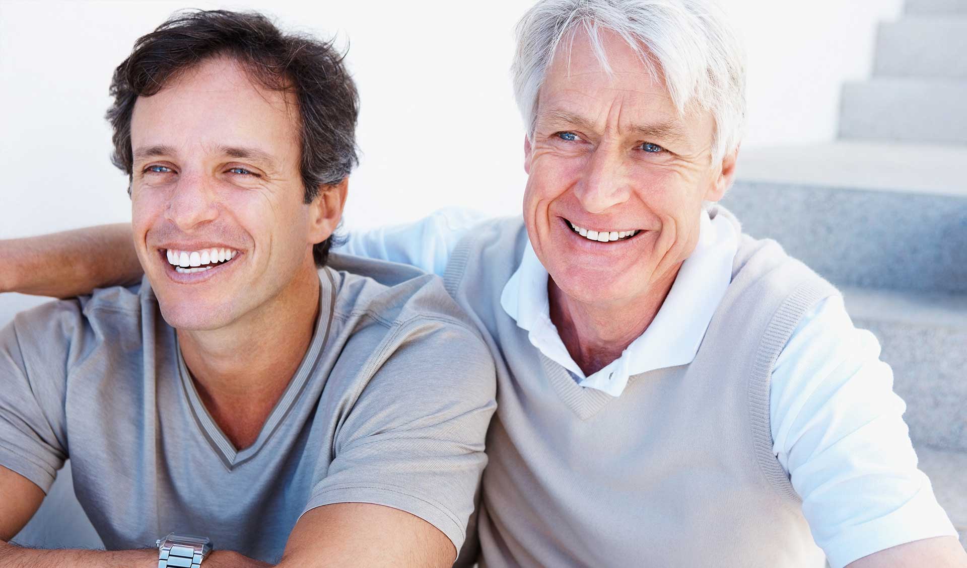 Bild zeigt Männer mit vollem Haar